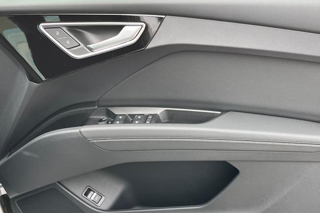 AUDI Q4 e-tron Photo 40