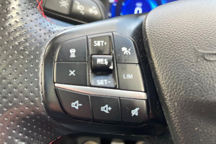 Ford KUGA Photo autoimg-951b518e0c3361b4cb3324ab9d843fbf2695f379.jpg