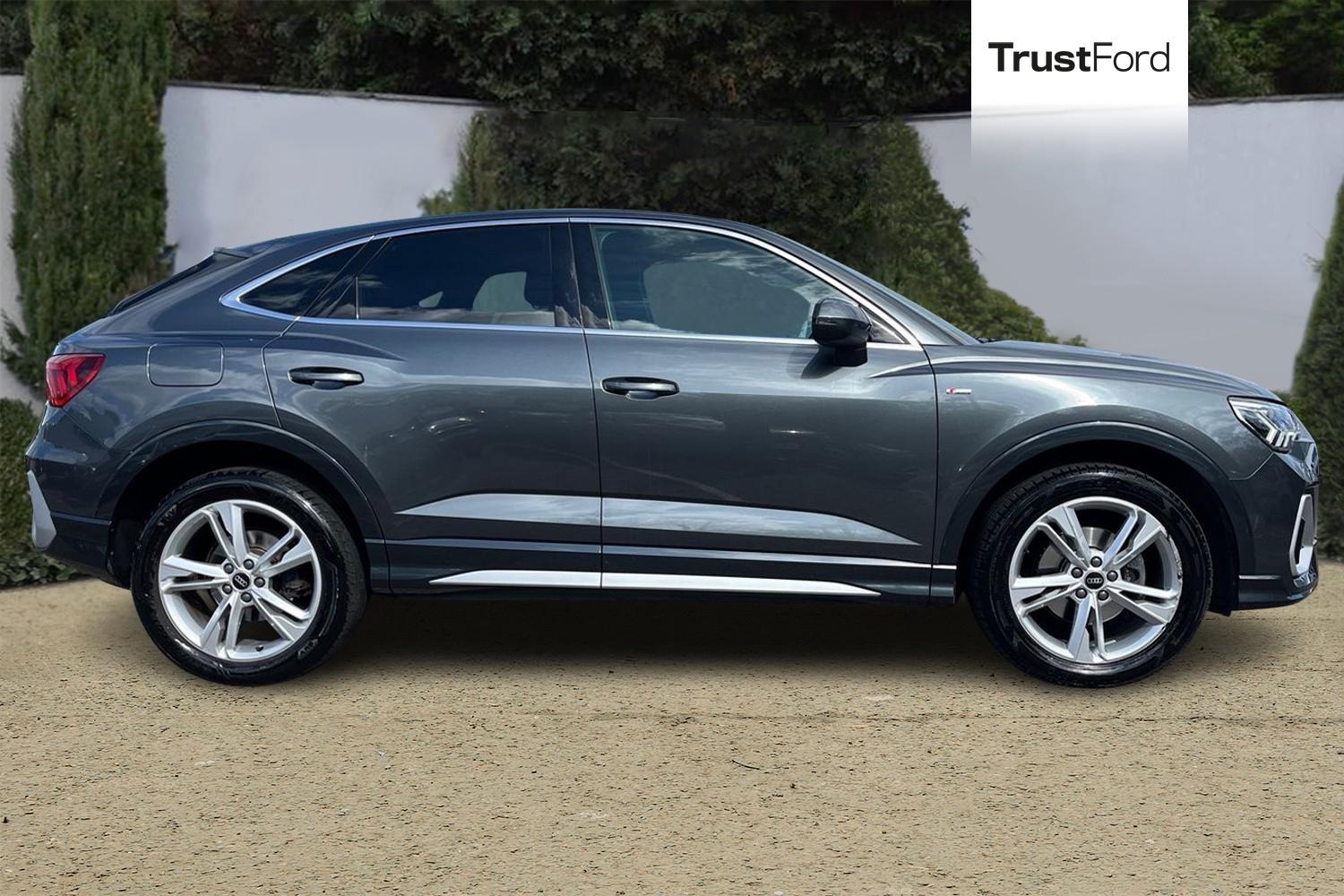 Audi Q3 Photo 2
