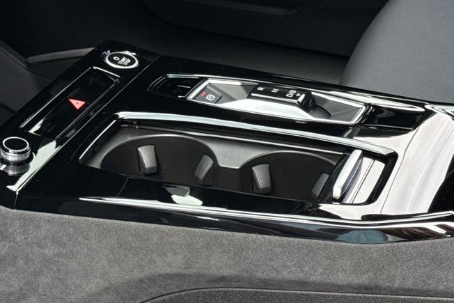 AUDI  Q6 Photo 42