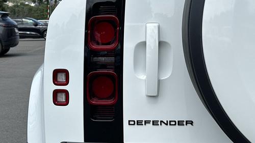 Land Rover Defender Photo autoimg-9528d7f7a93547dda9493912c0b7851cf7b7af63.jpg