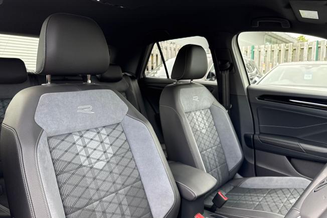 VOLKSWAGEN T-Roc Photo 29