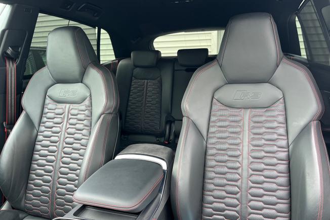AUDI Rsq8 Photo 21