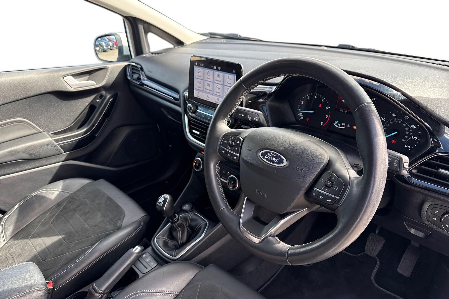 Ford FIESTA Photo 8