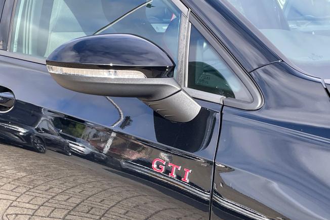 VOLKSWAGEN Golf Photo 20