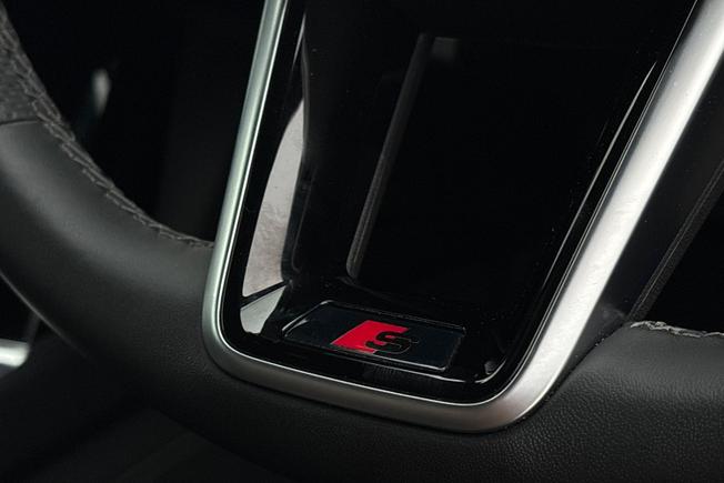 AUDI Q8 e-tron Photo 25