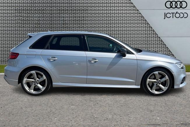 AUDI S3 Photo 4