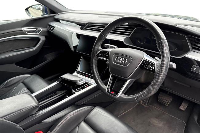 Audi e-tron Photo 6