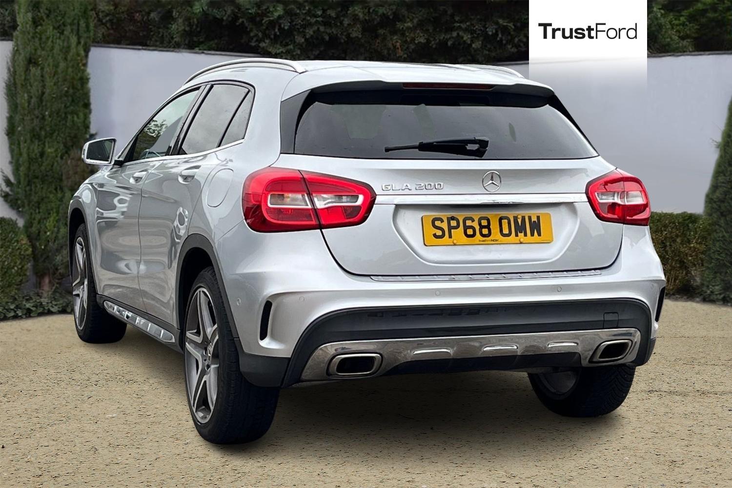 Mercedes-Benz GLA Photo 1