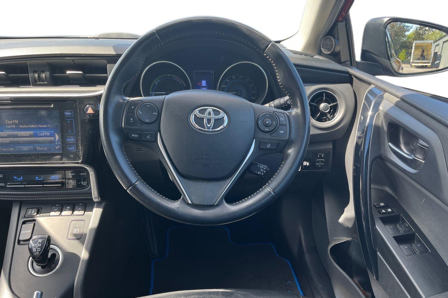 Toyota AURIS Photo 10