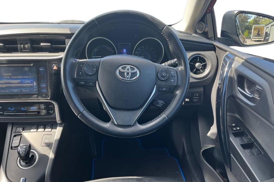 Toyota AURIS Photo autoimg-9565bad0a5204049a27f37406c4e033f26c9701f.jpg
