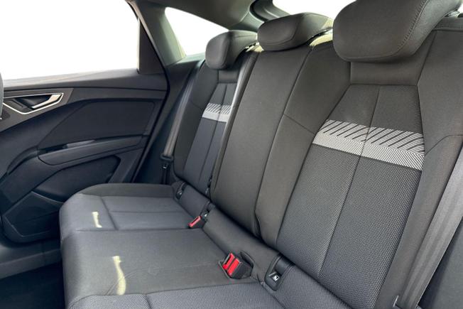 AUDI Q4 E-Tron Photo 9