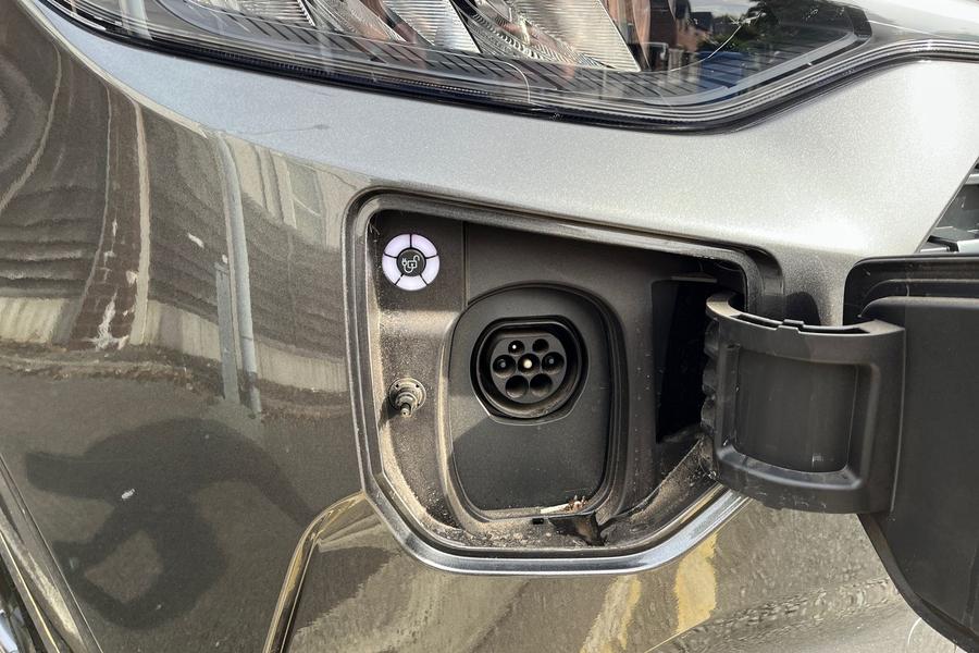 Ford TOURNEO CUSTOM Photo autoimg-956c033ab5e7f1576fb3b86adb3707f307cf8bee.jpg