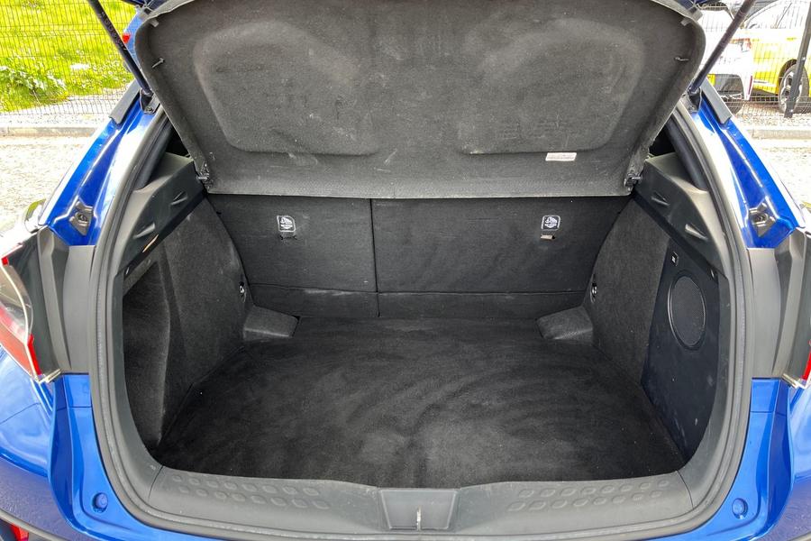 Toyota C-HR Photo autoimg-95708f724991a3352a0ab1a4325b9a8ae51c361e.jpg