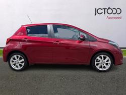 TOYOTA Yaris Photo 4