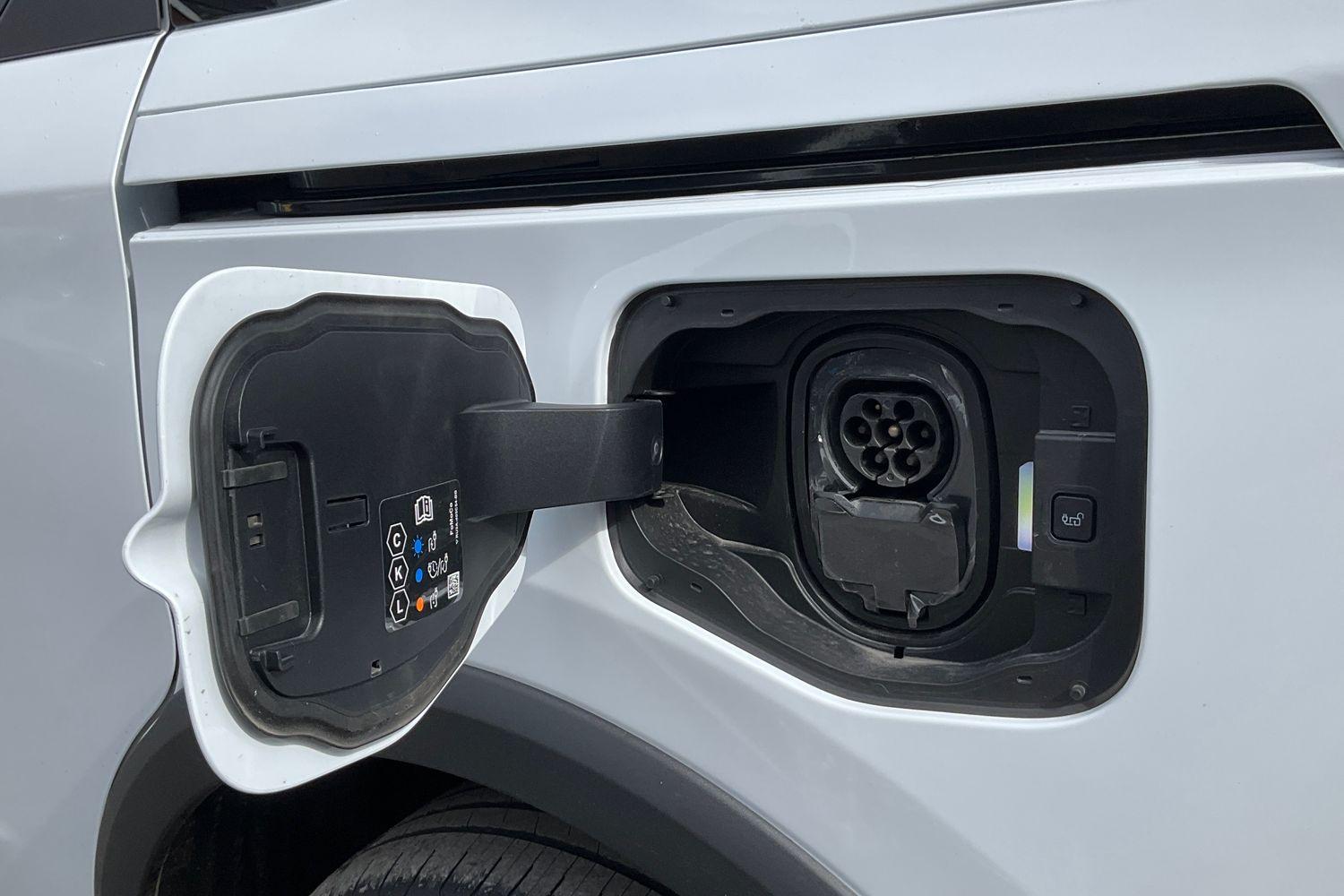 Ford E-Tourneo Courier Photo 37