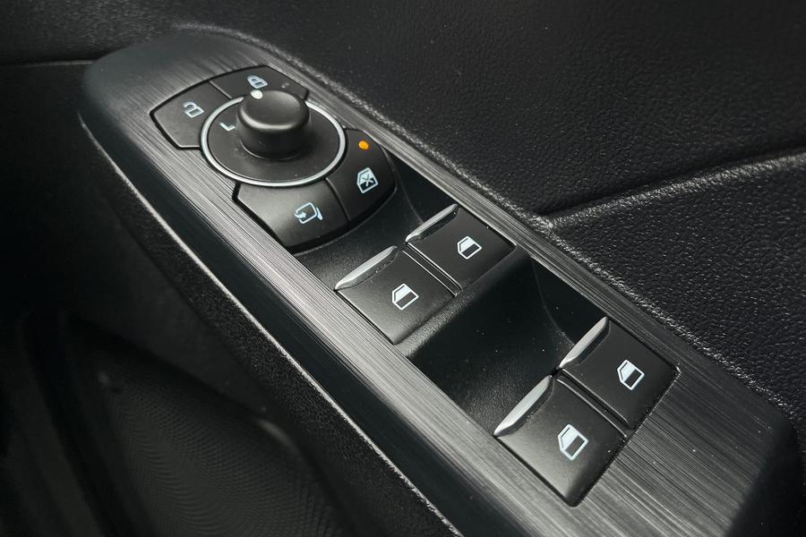 Ford Kuga Photo autoimg-957ff324d9c302bdb97c8400671fa7015f4ea9b6.jpg