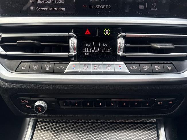 BMW 3 Series Photo 23