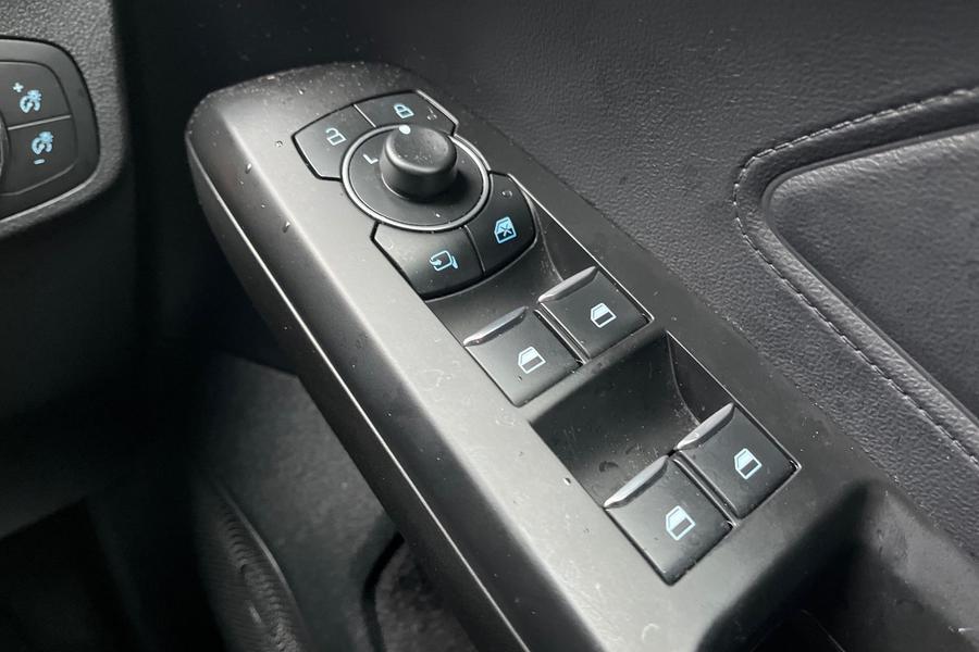 Ford Focus Photo autoimg-95958adc8bfb600bf8866df510b0b2d0f3ab2837.jpg