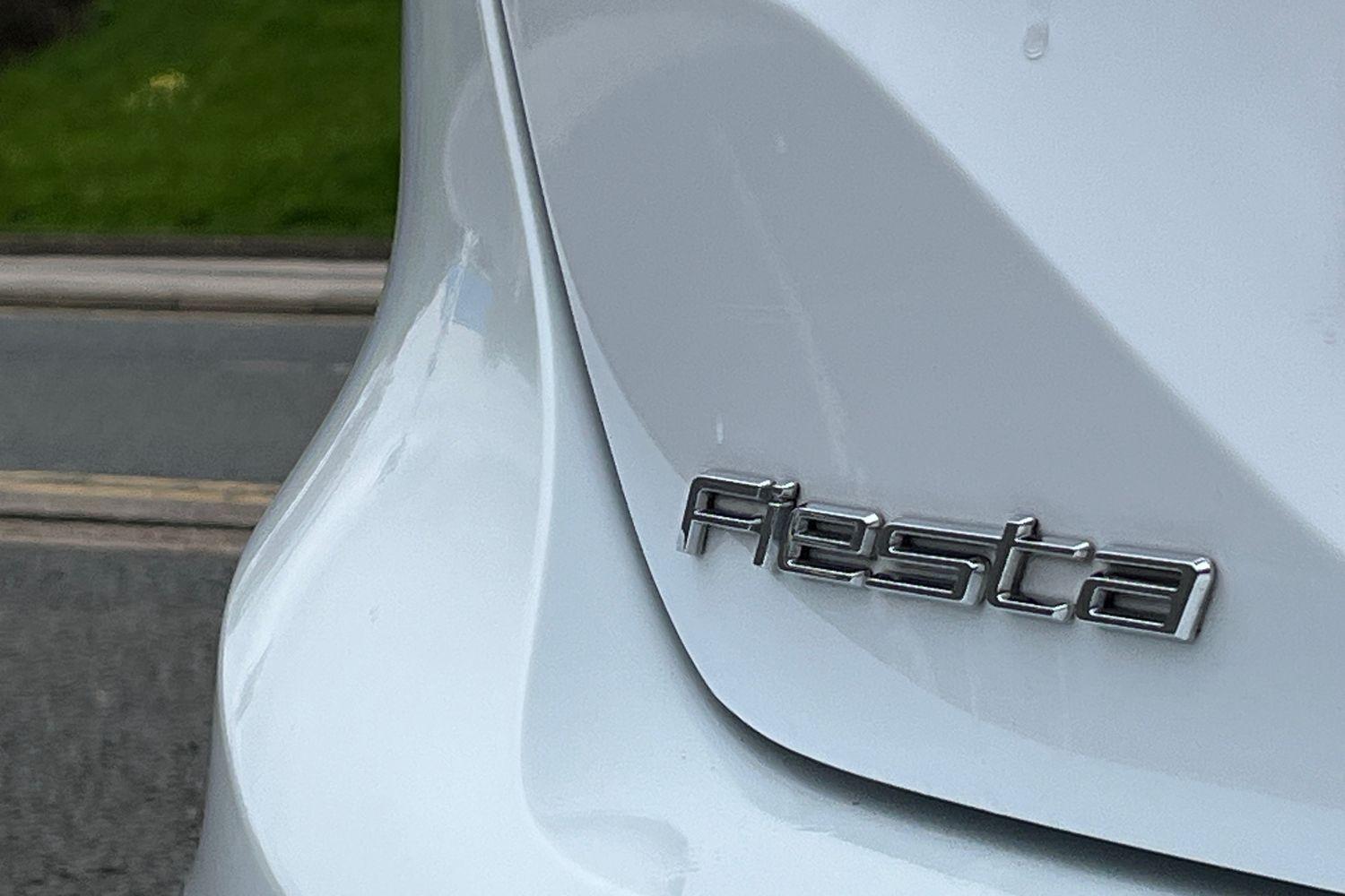 Ford FIESTA Photo 38
