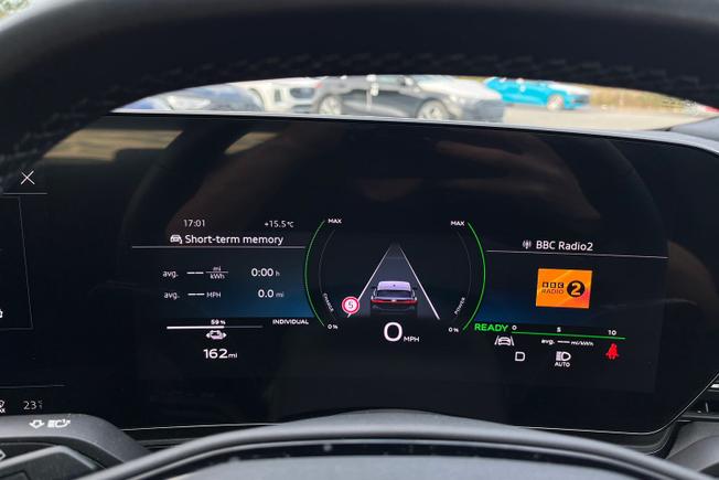 AUDI S6 E-Tron Avant Photo 15