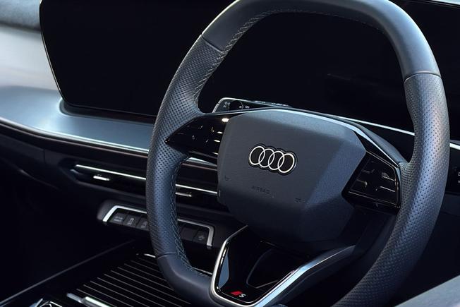 AUDI Q3 Photo 43