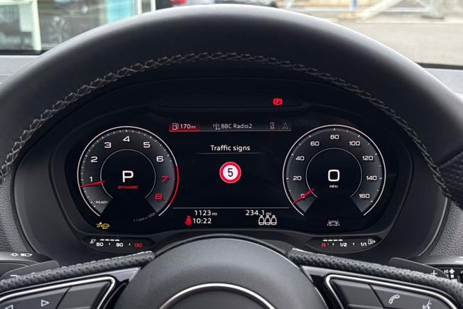 Audi Q2 Photo 15