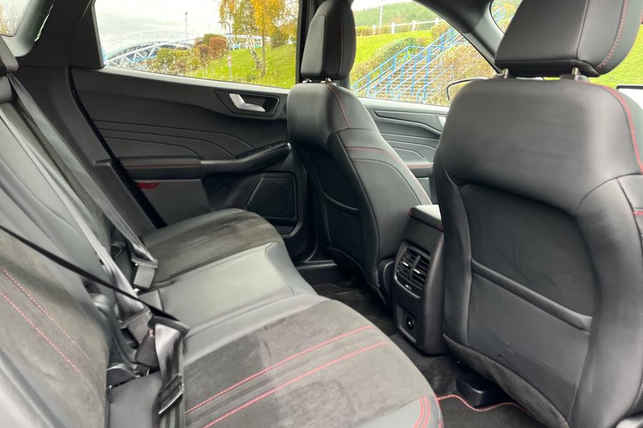 Ford KUGA Photo autoimg-95a4a2396cb5da280e984eef3740a2fea2ba7514.jpg