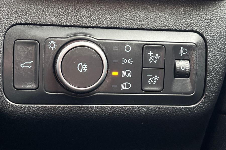 FORD KUGA Photo autoimg-95a59bb5480f8e9e937d41d0e2d468cb9bf41665.jpg