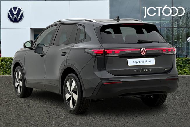VOLKSWAGEN Tiguan Photo 3