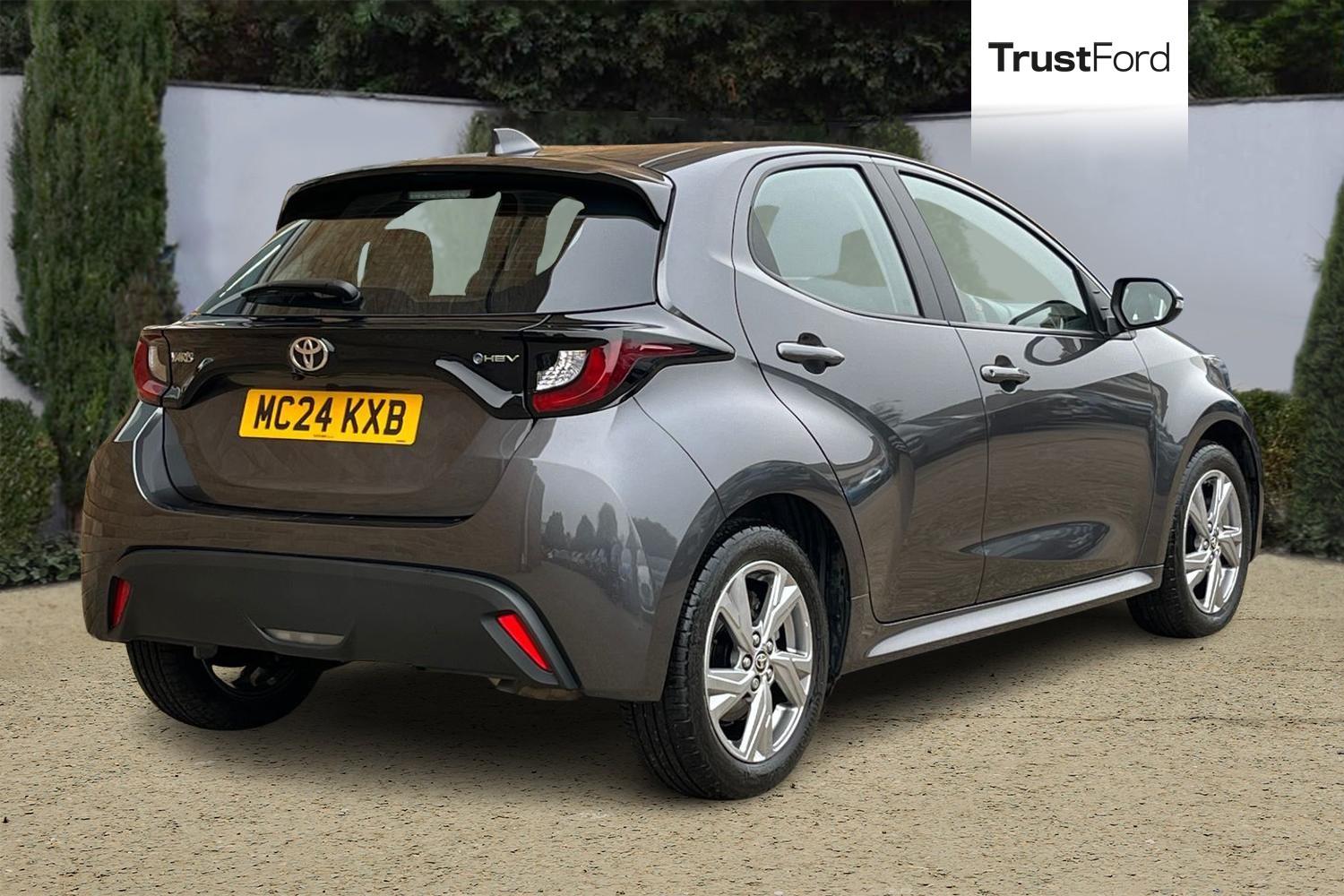 Toyota Yaris Photo 3