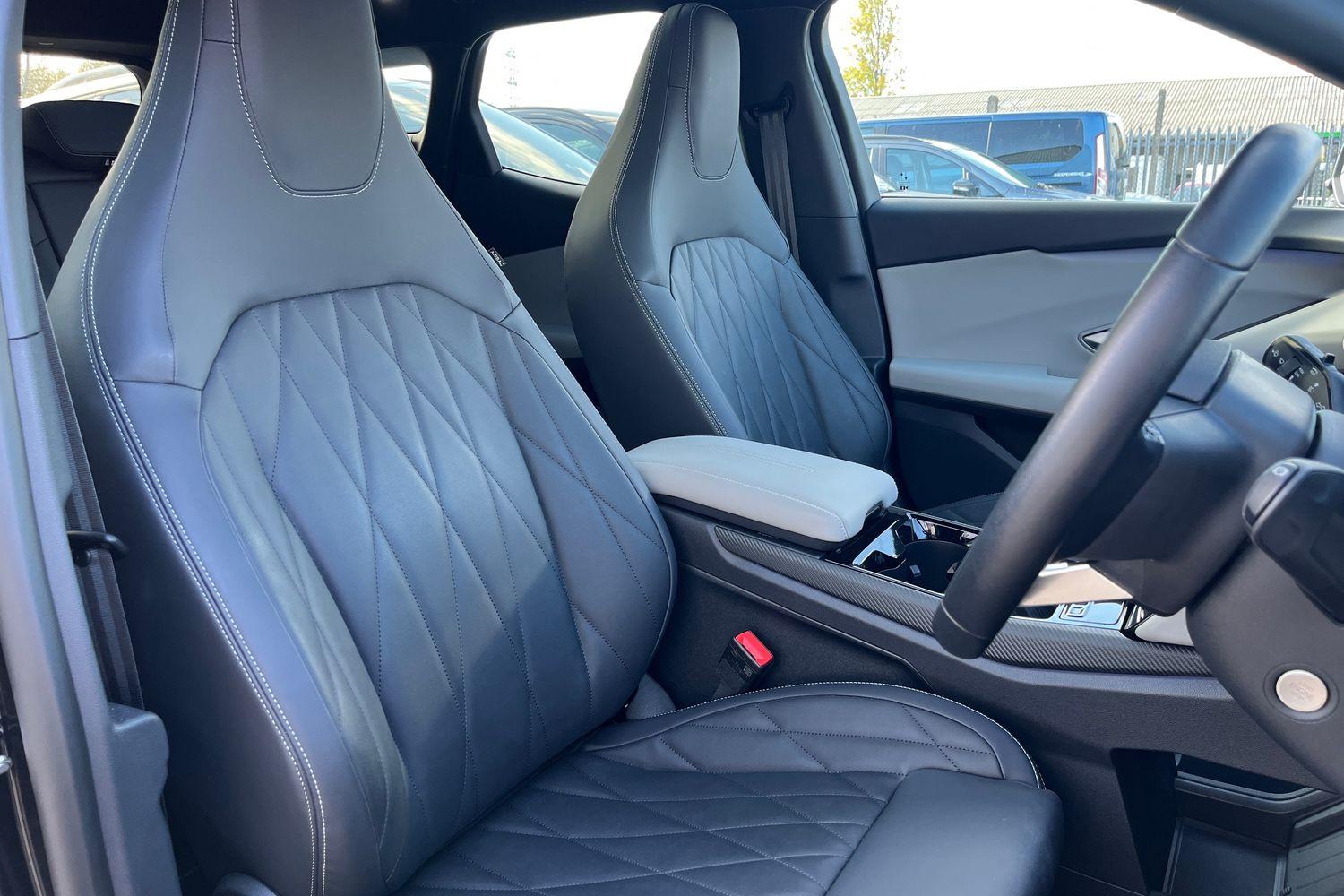 Ford Explorer Photo 16