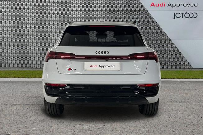 AUDI Q8 E-Tron Photo 7