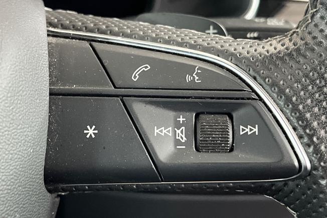 AUDI Q7 Photo 17