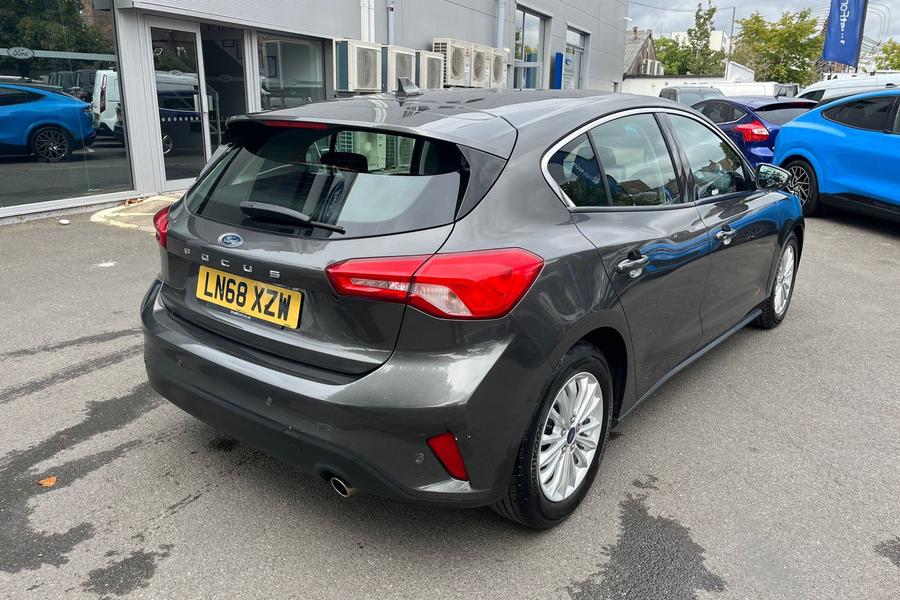 Ford FOCUS Photo autoimg-95baa51f7eb9818f41eedce9f50cefa5f7e7e6a5.jpg