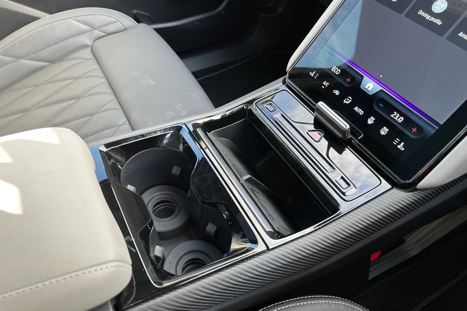 Ford EXPLORER Photo 27