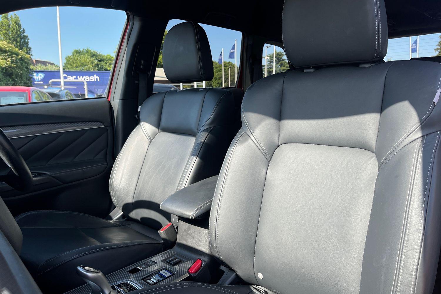 Mitsubishi OUTLANDER Photo 18
