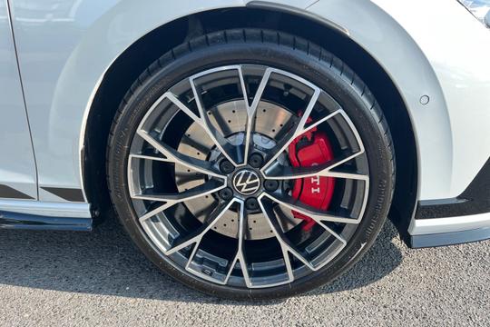 Volkswagen Golf Photo autoimg-95cfa52bb0479b284c624ec7159752d3ddad0e83.jpg