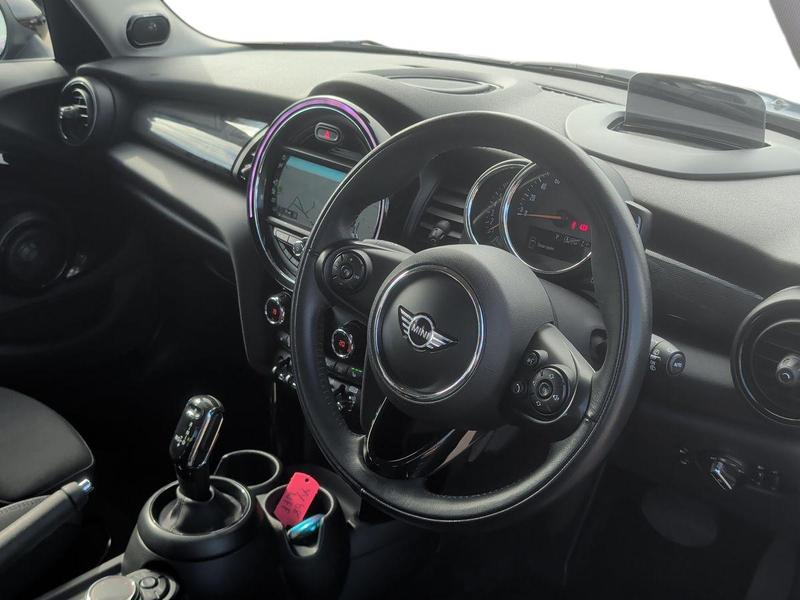 Used MINI Hatch YY68WFF 10