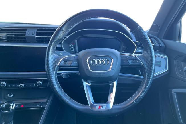 AUDI Q3 Photo 12