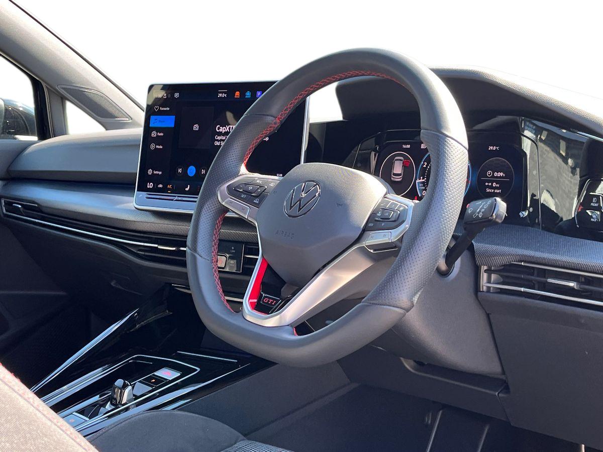 Volkswagen Golf Photo 19