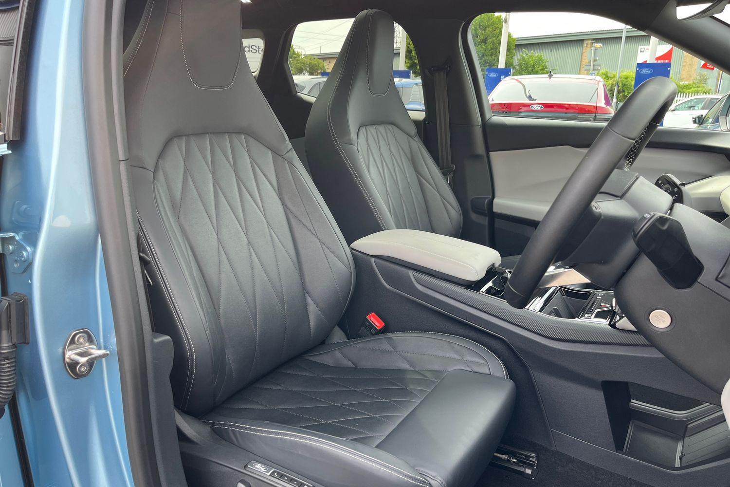 Ford Explorer Photo 16