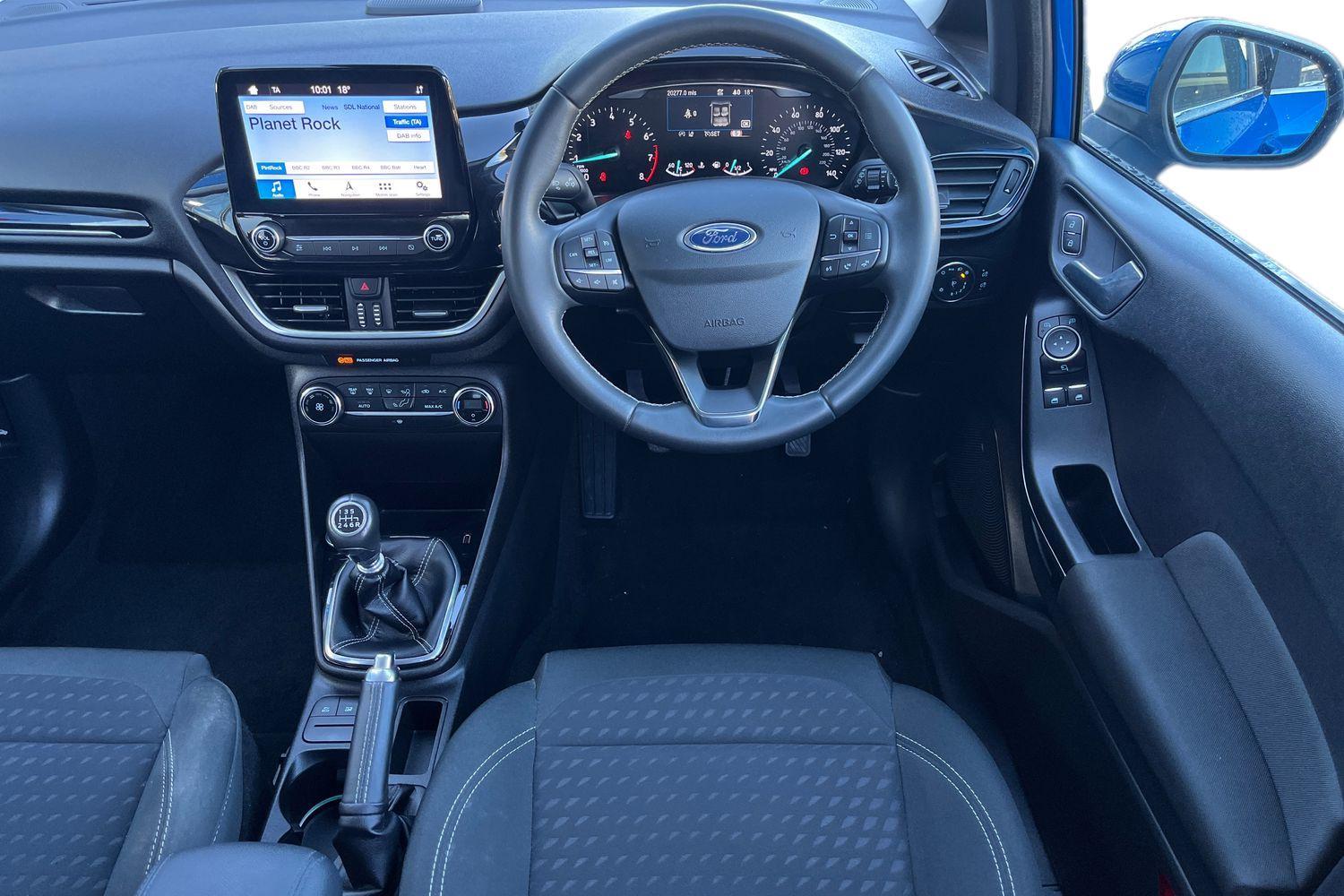 Ford FIESTA Photo 10