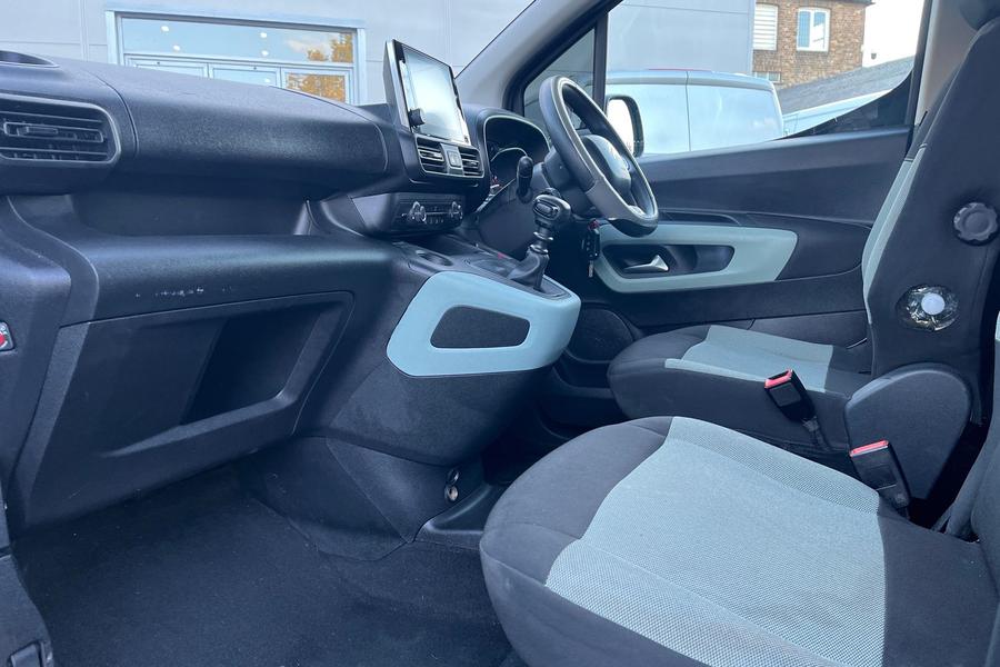 Citroen BERLINGO Photo autoimg-95ef2ca2d699cdd8645c1dfed146d177bfdfb255.jpg