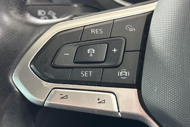 VOLKSWAGEN Tiguan Photo 16