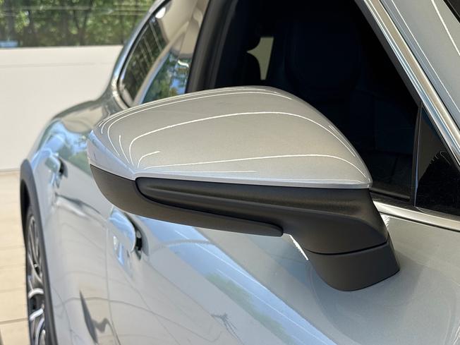 PORSCHE Taycan Photo 22