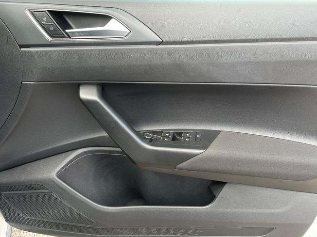 VOLKSWAGEN Polo Photo 29
