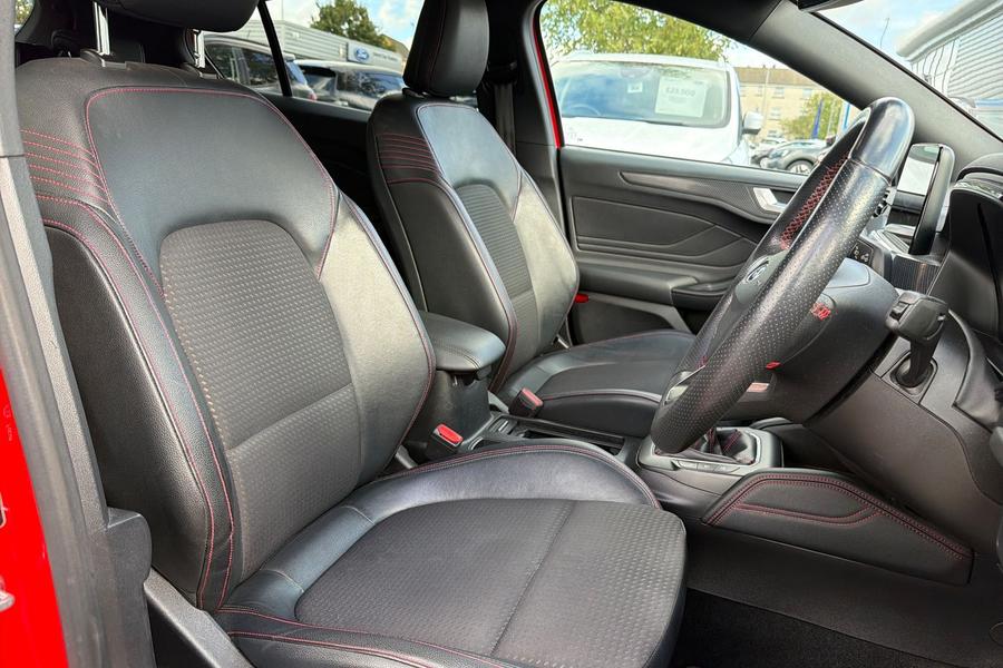 Ford FOCUS Photo autoimg-95f50532386a3127f1228d5ba992184a20043e6b.jpg
