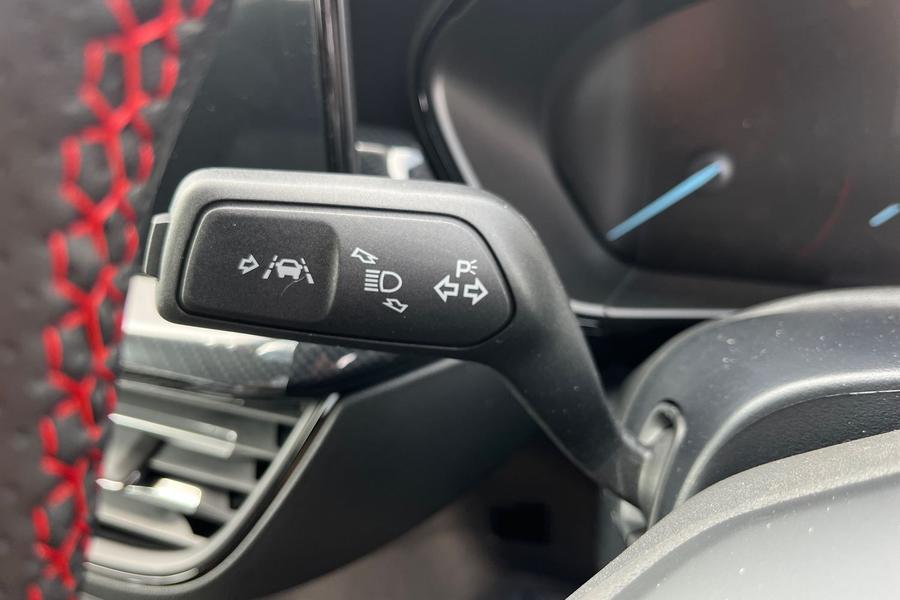 Ford FOCUS Photo autoimg-95f5e8e0d22c861a4ca39b5e4642e51f8ecb5d19.jpg