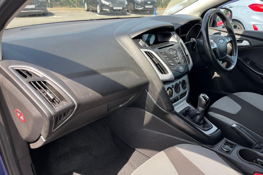 Ford FOCUS Photo autoimg-95faf6ec0bec59750d003e7ea82b903a450dbab3.jpg
